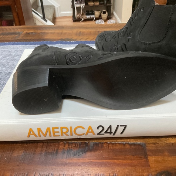 Booties - Picture 4 of 4